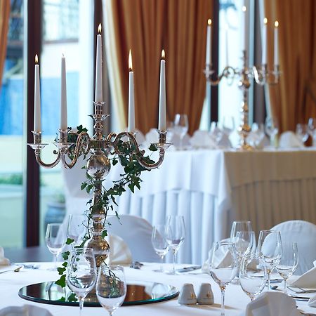 Grand Serai Congress And Spa Joánina Kültér fotó A candelabra on a table