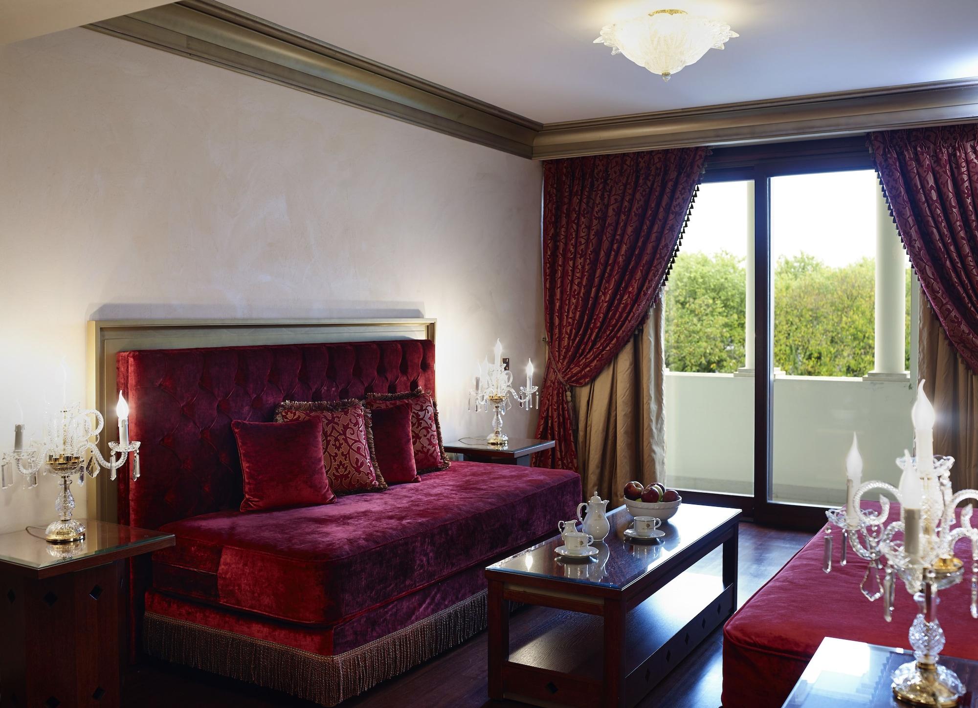 Grand Serai Congress And Spa Joánina Kültér fotó A suite at the hotel