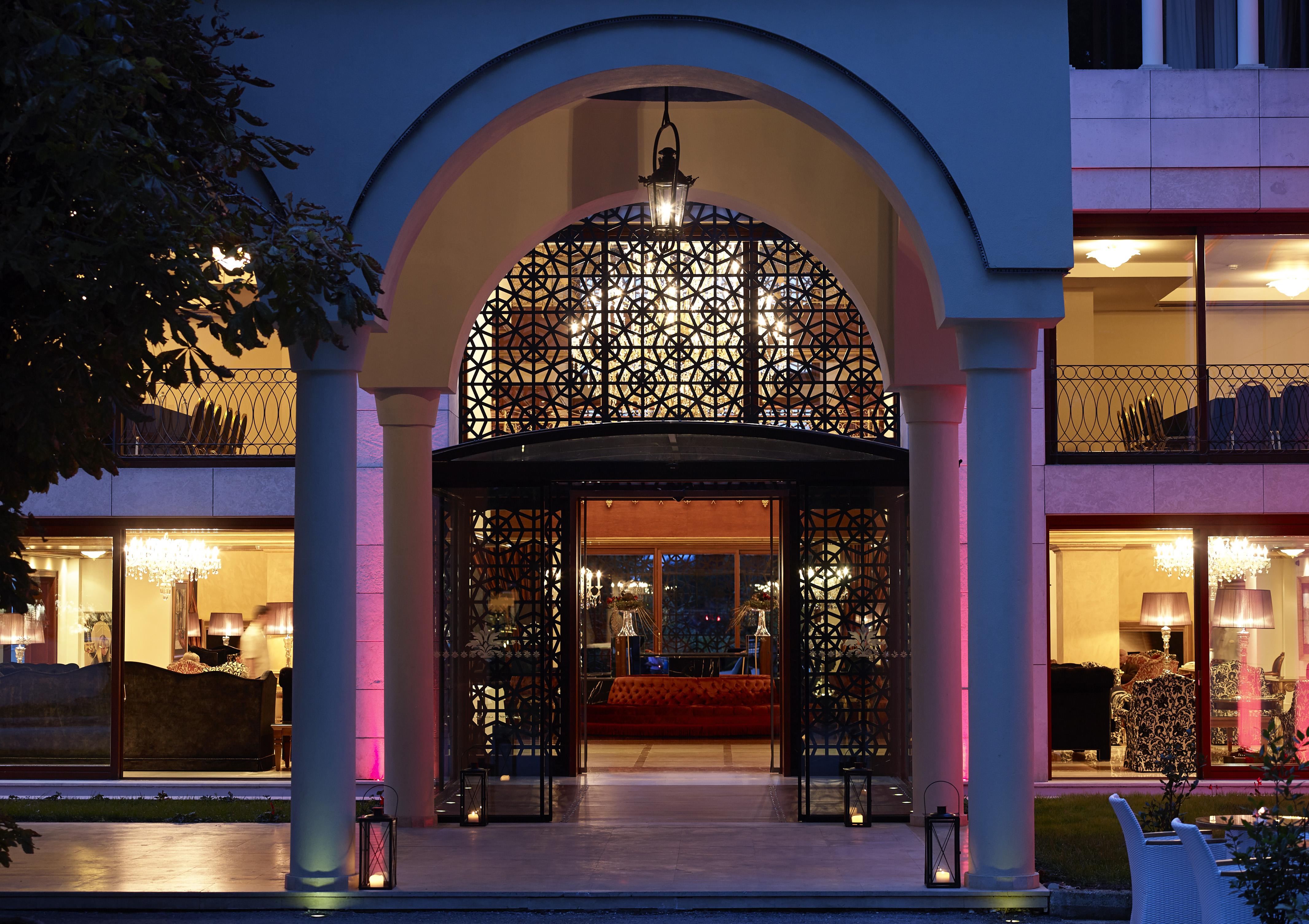 Grand Serai Congress And Spa Joánina Kültér fotó Entrance to the hotel
